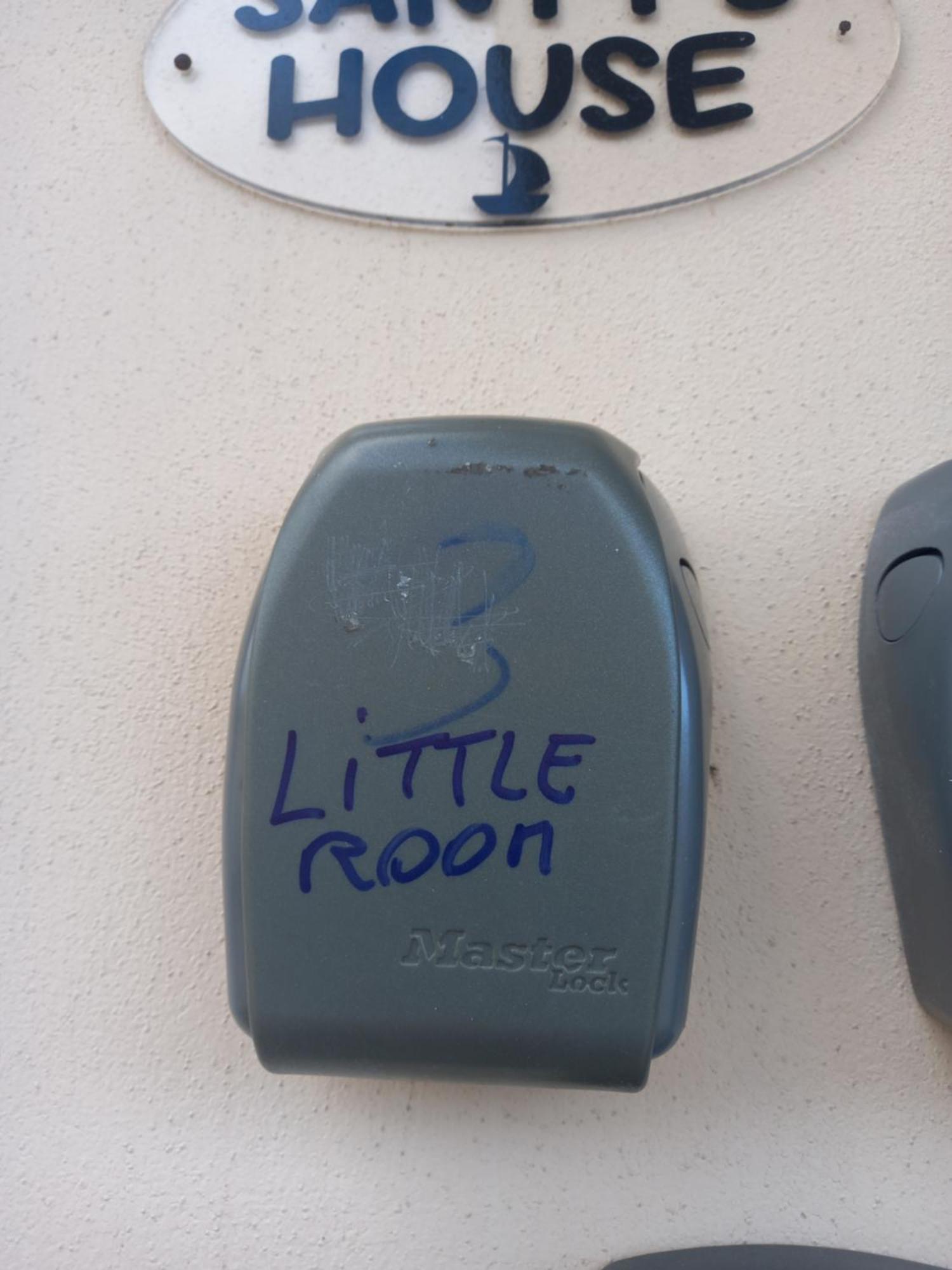 A Santy'S Rooms-Bagnocondiviso Sharedboth Room2Piano-No Lift-3Chilom A Piedi Xaeroporto-A Pagamento Shuttle Air Condizextra Bed Extrabed For A Fee-3 Minuti Bus Xfieradiroma-10 Minutes Stop Bus To Rome In50 Minutes Trafficpermitting Are You To Rome Fiumicino Cameră foto